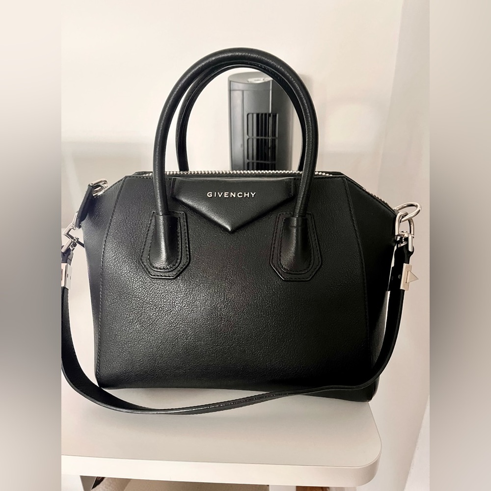 GIVENCHY Sugar Goatskin Small Antigona Black